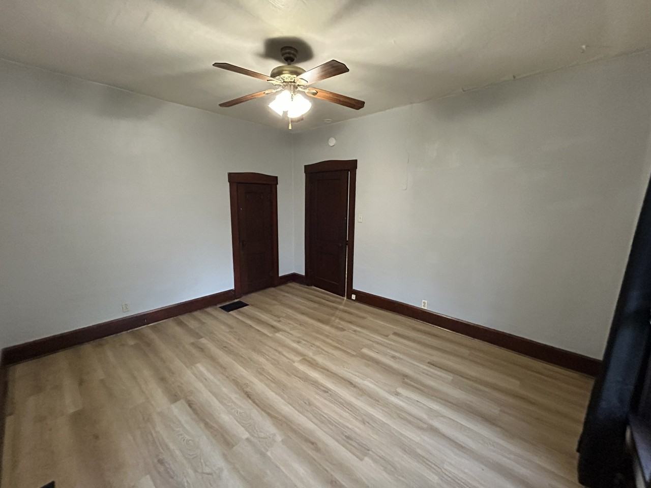 406 S College Ave - Photo 2 of 10