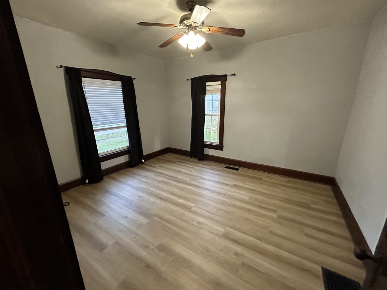 406 S College Ave - Photo 5 of 10