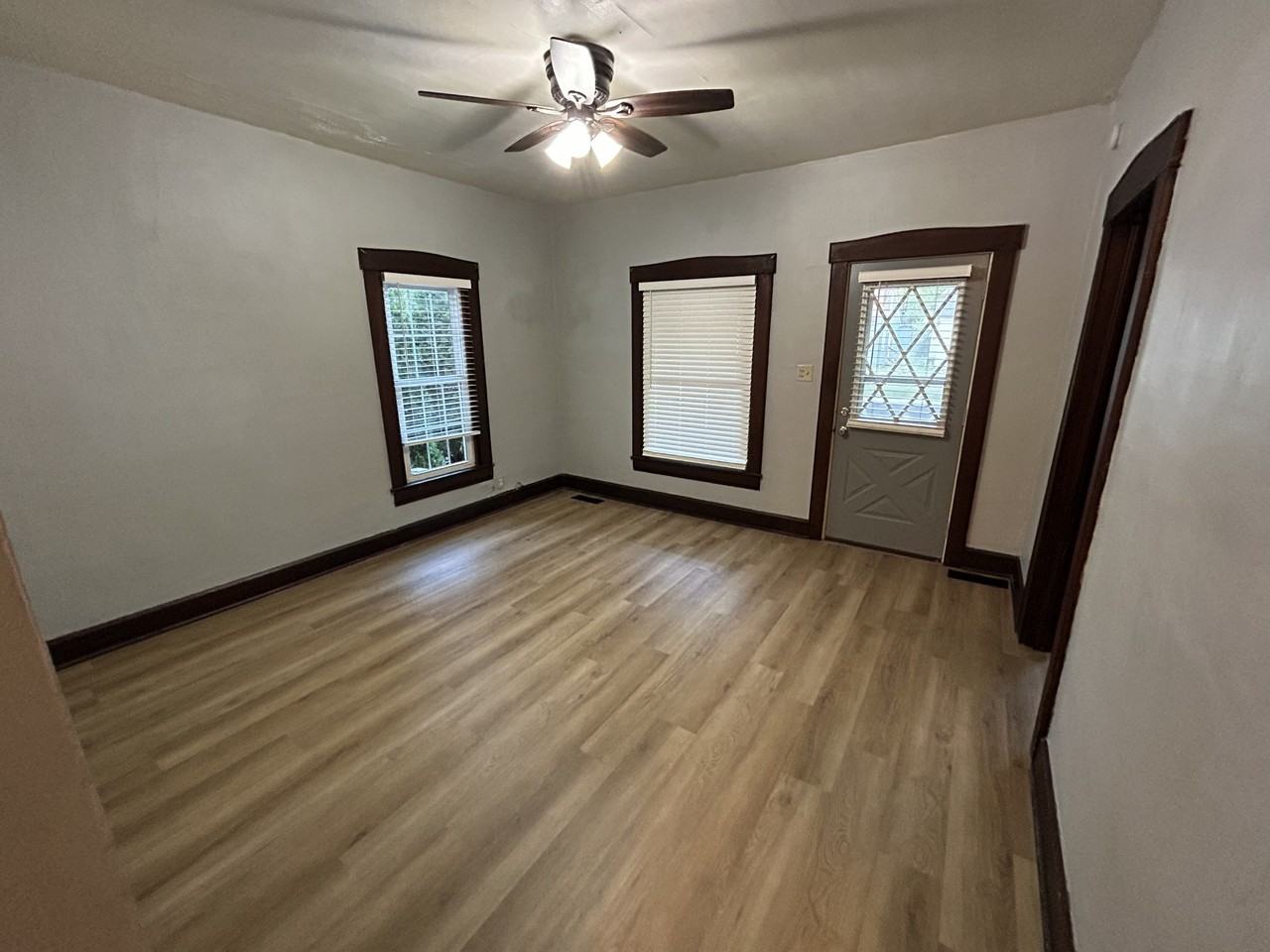 406 S College Ave - Photo 7 of 10