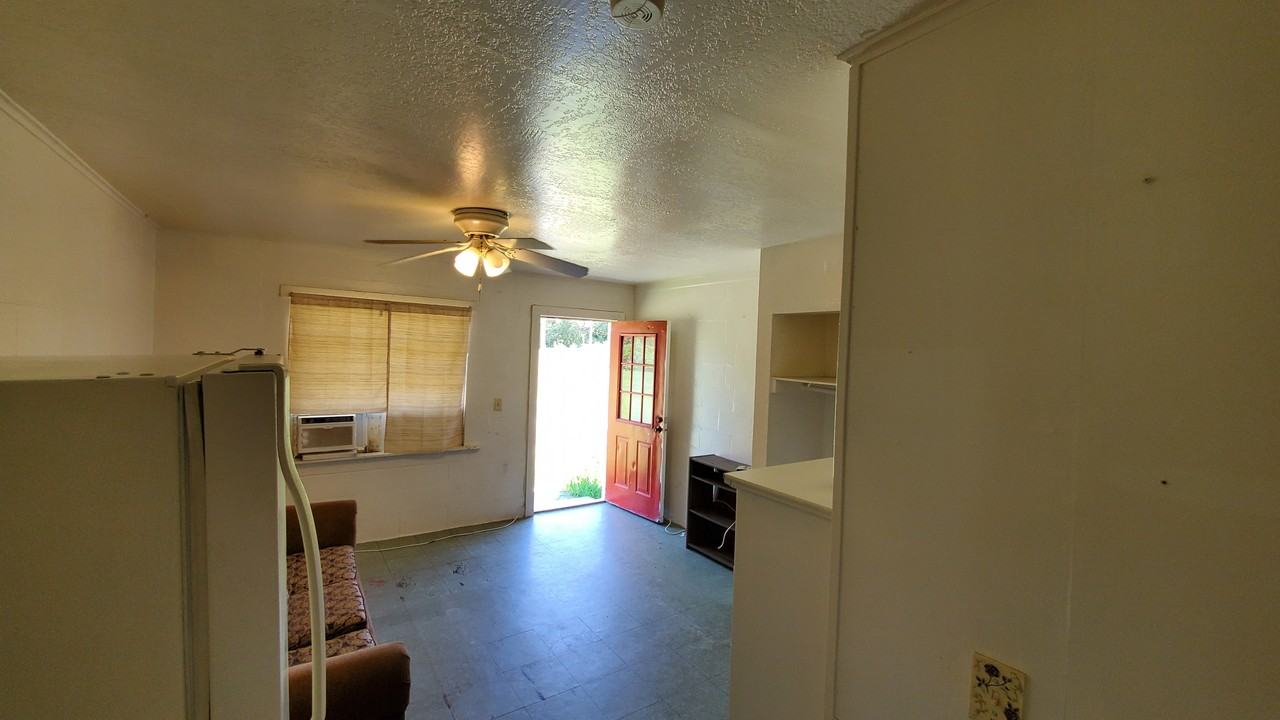 1002 Daniels St #5 - Photo 3 of 6