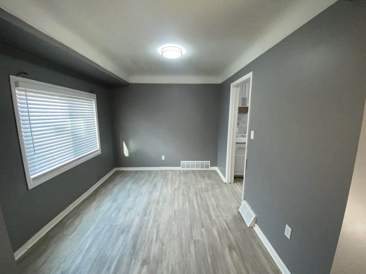 19480 Huntington Rd - Photo 2 of 8