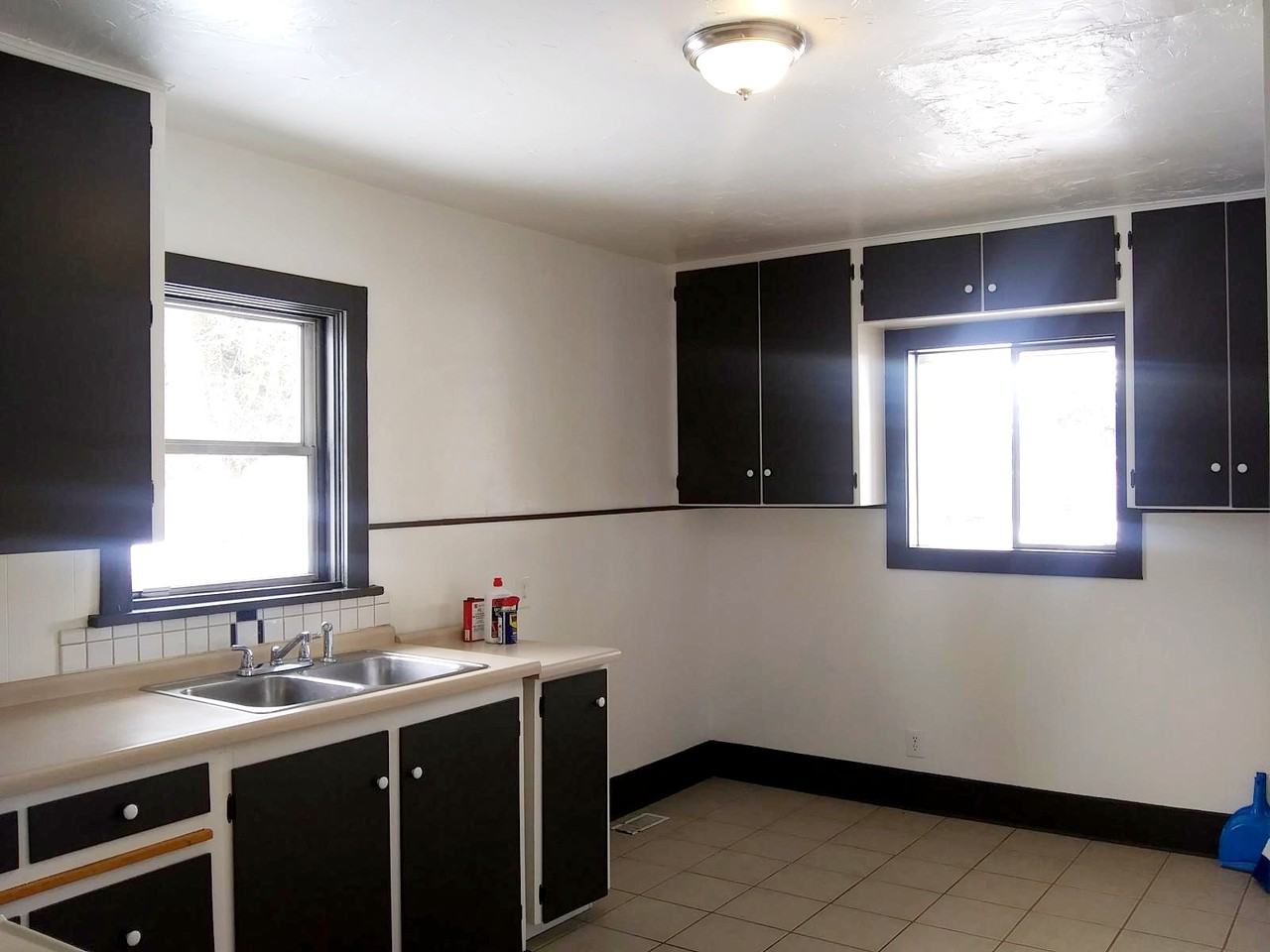 267 E Center St - Photo 4 of 10