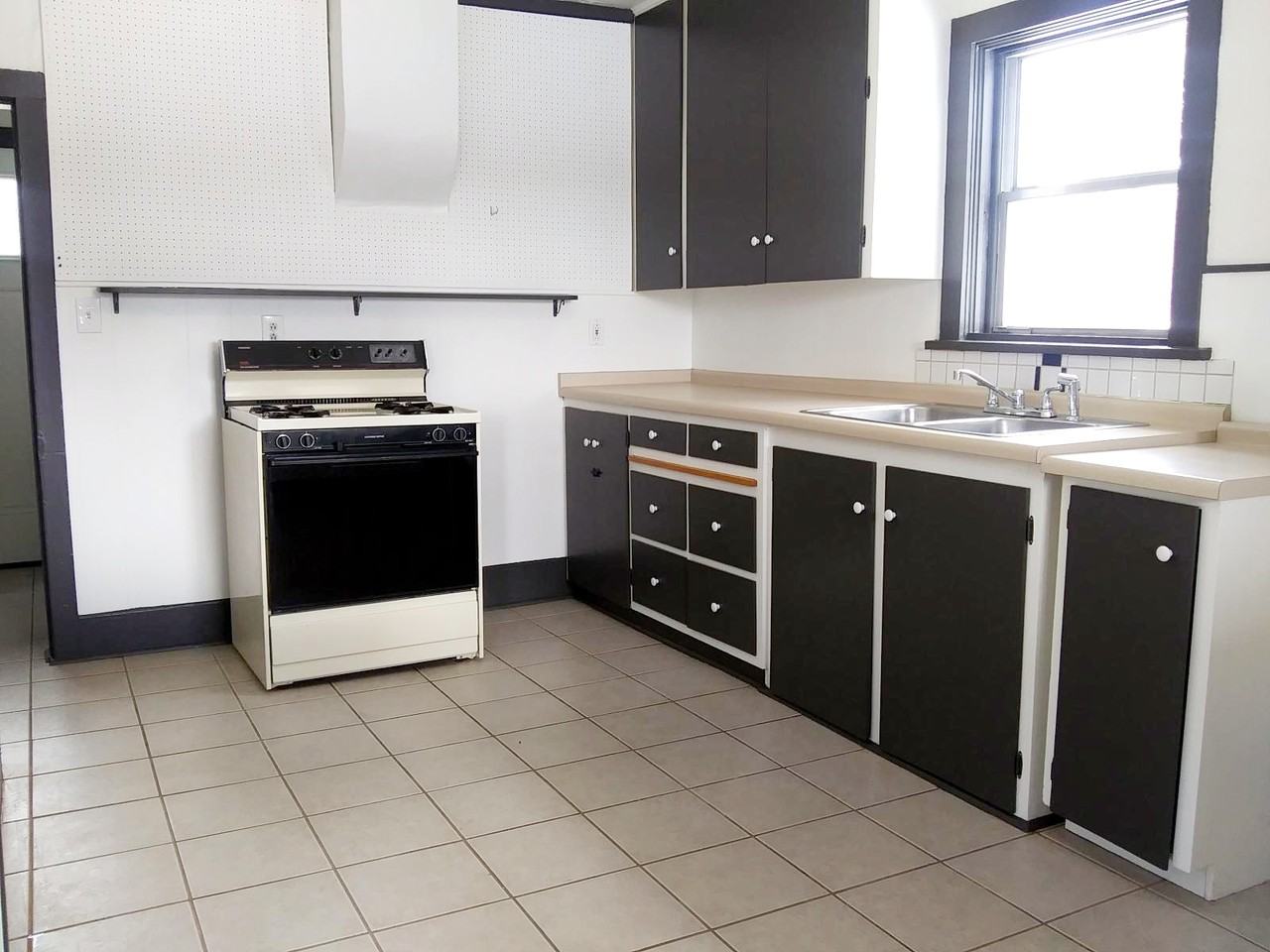 267 E Center St - Photo 5 of 10