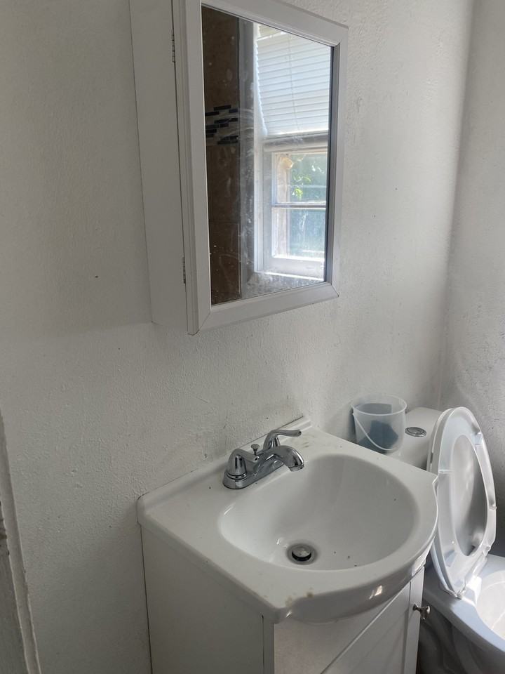 316 E Jarman Dr - Photo 4 of 14