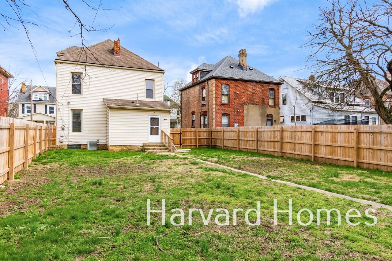 131 Midland Ave - Photo 2 of 26