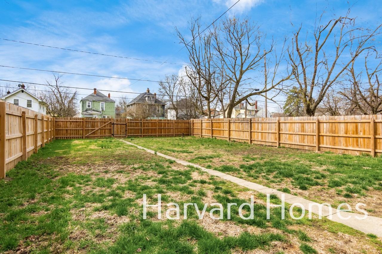 131 Midland Ave - Photo 3 of 26