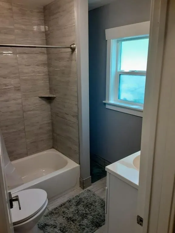 684 En - Photo 3 of 13