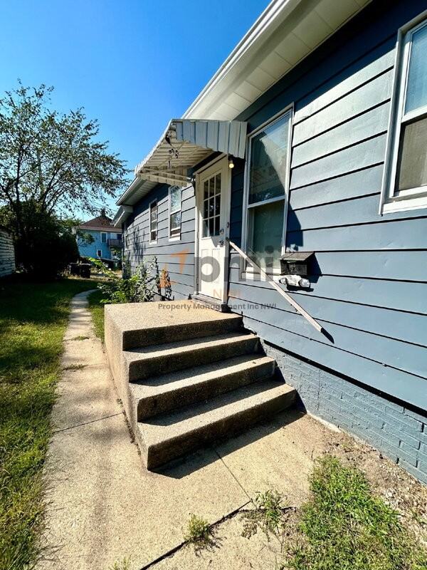 203 Dupage St - Photo 3 of 23