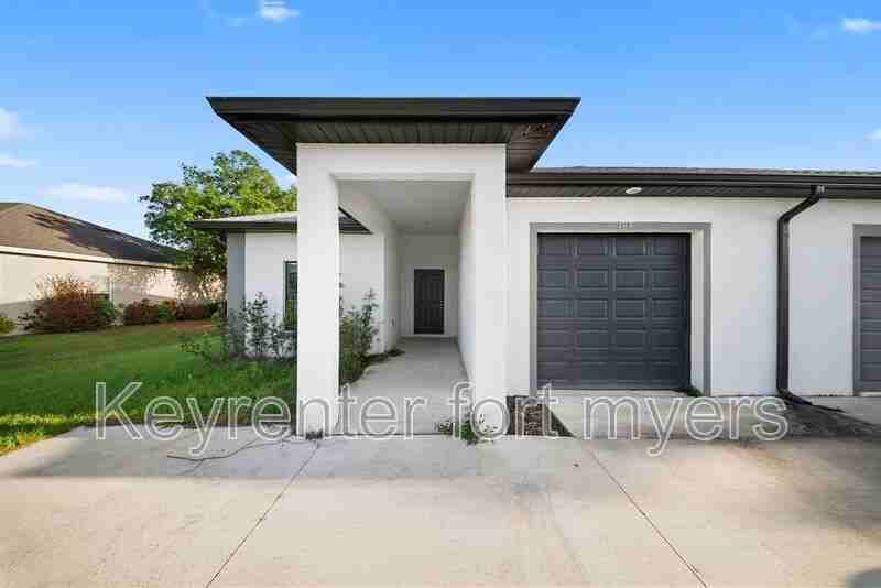 26483 Sandhill Blvd - Photo 2 of 25