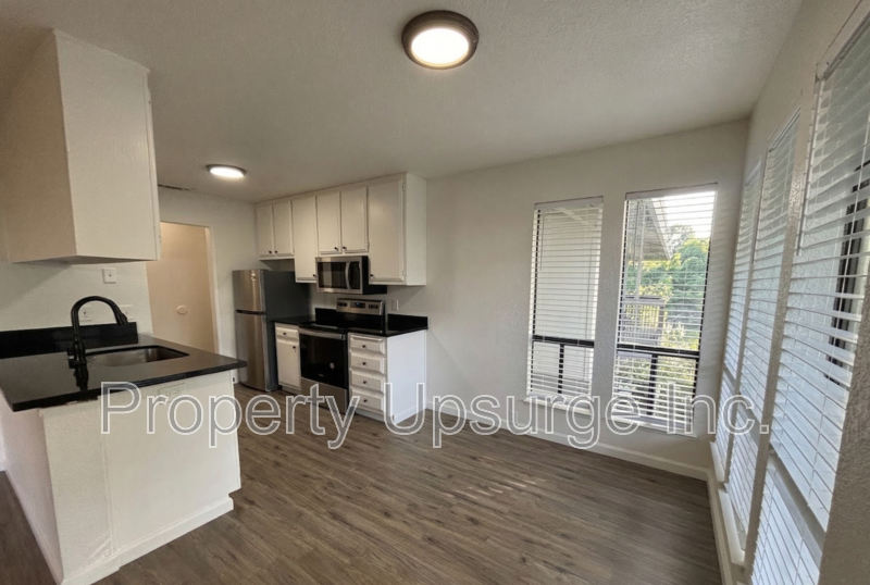 855 Lakeside Dr #6 - Photo 4 of 16