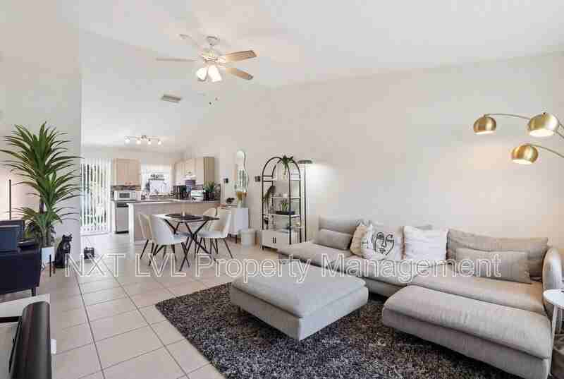 8402 Matanzas Rd - Photo 3 of 20