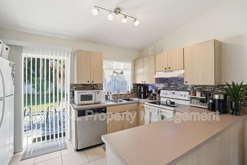 8402 Matanzas Rd - Photo 6 of 20