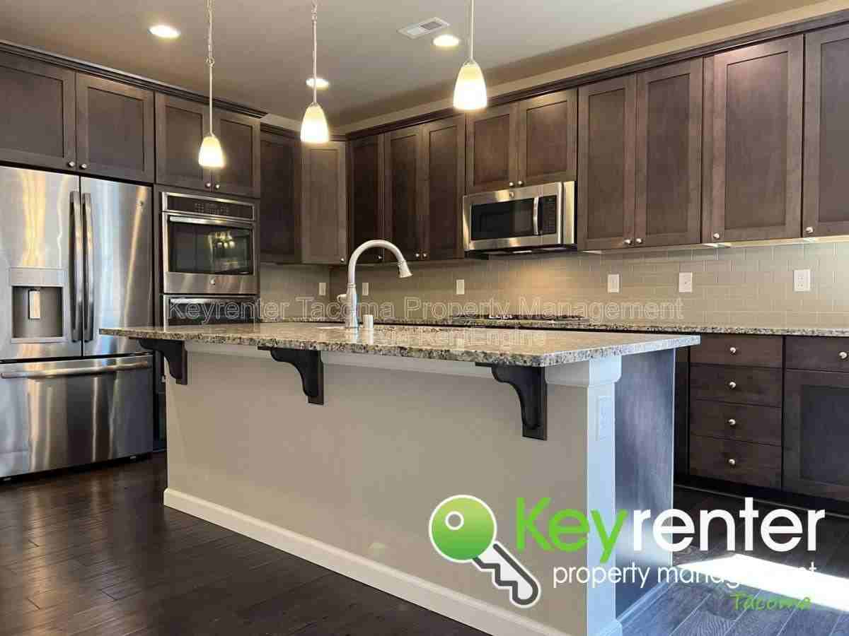 16128 81st Ave E - Photo 4 of 10