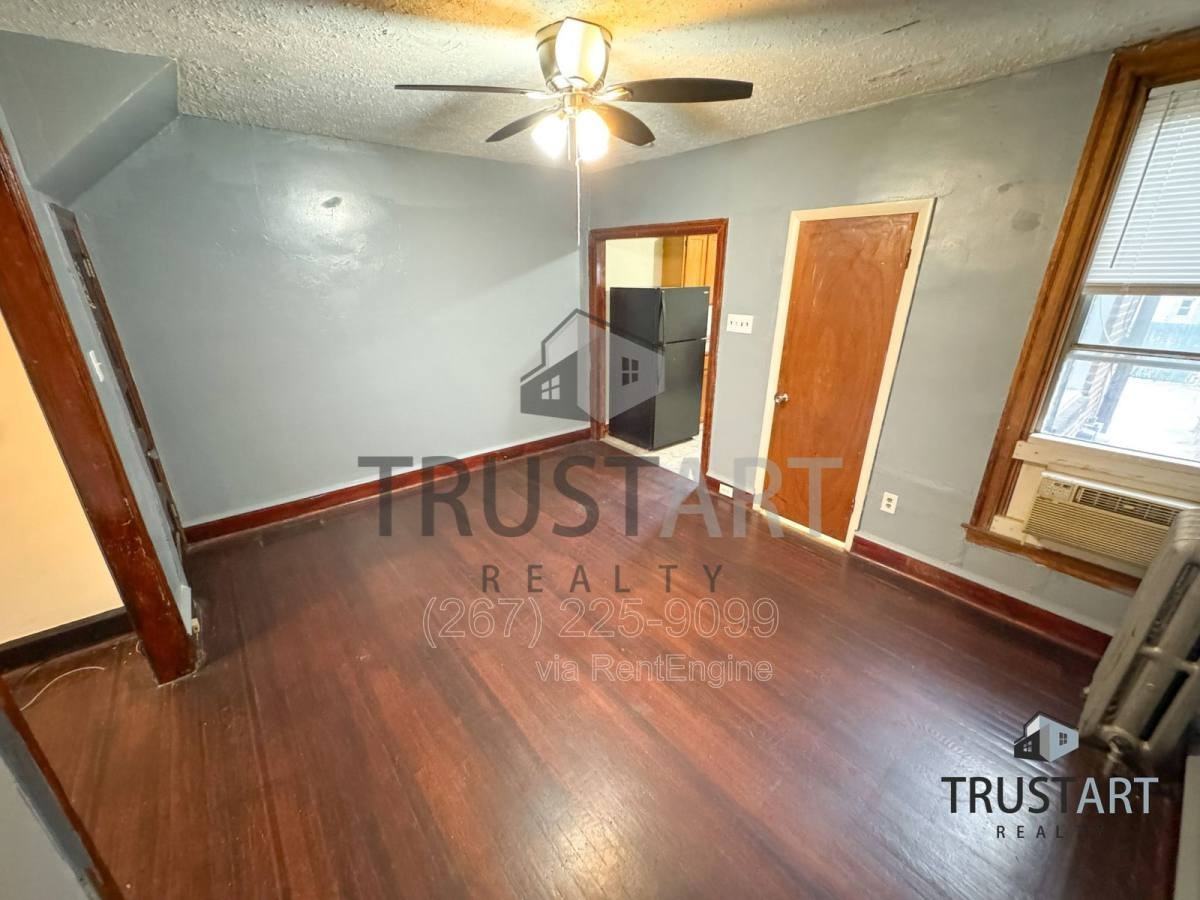 5719 N Howard St - Photo 3 of 9