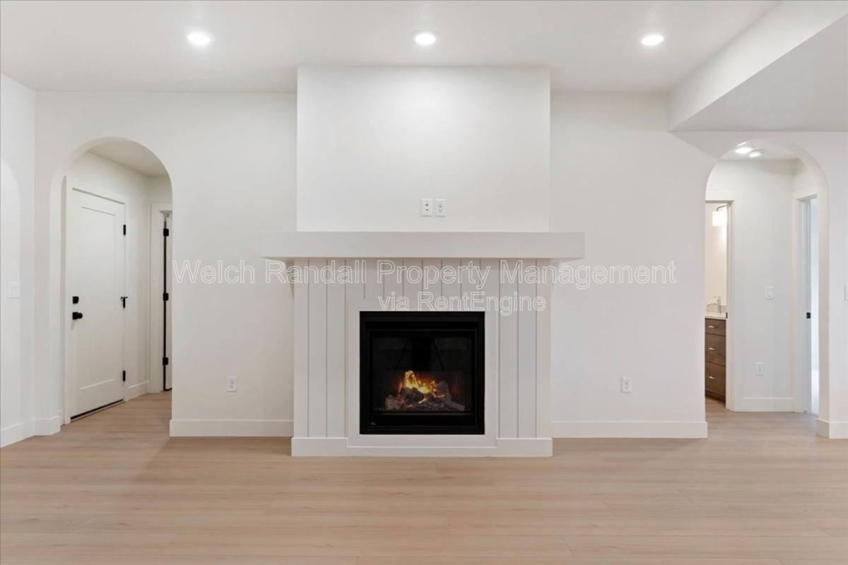 834 E 300 N - Photo 7 of 10