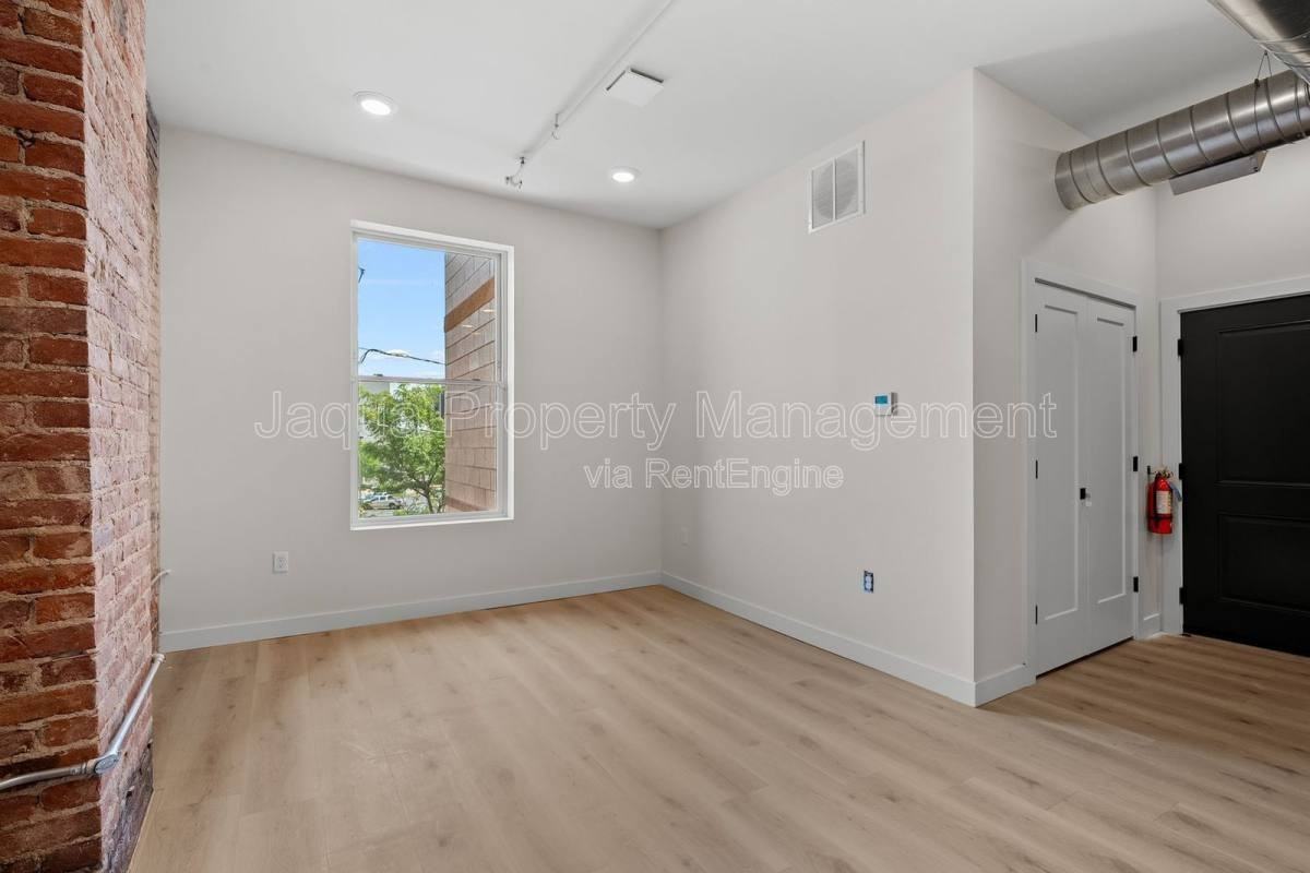 266 E Michigan Ave #303 - Photo 4 of 10