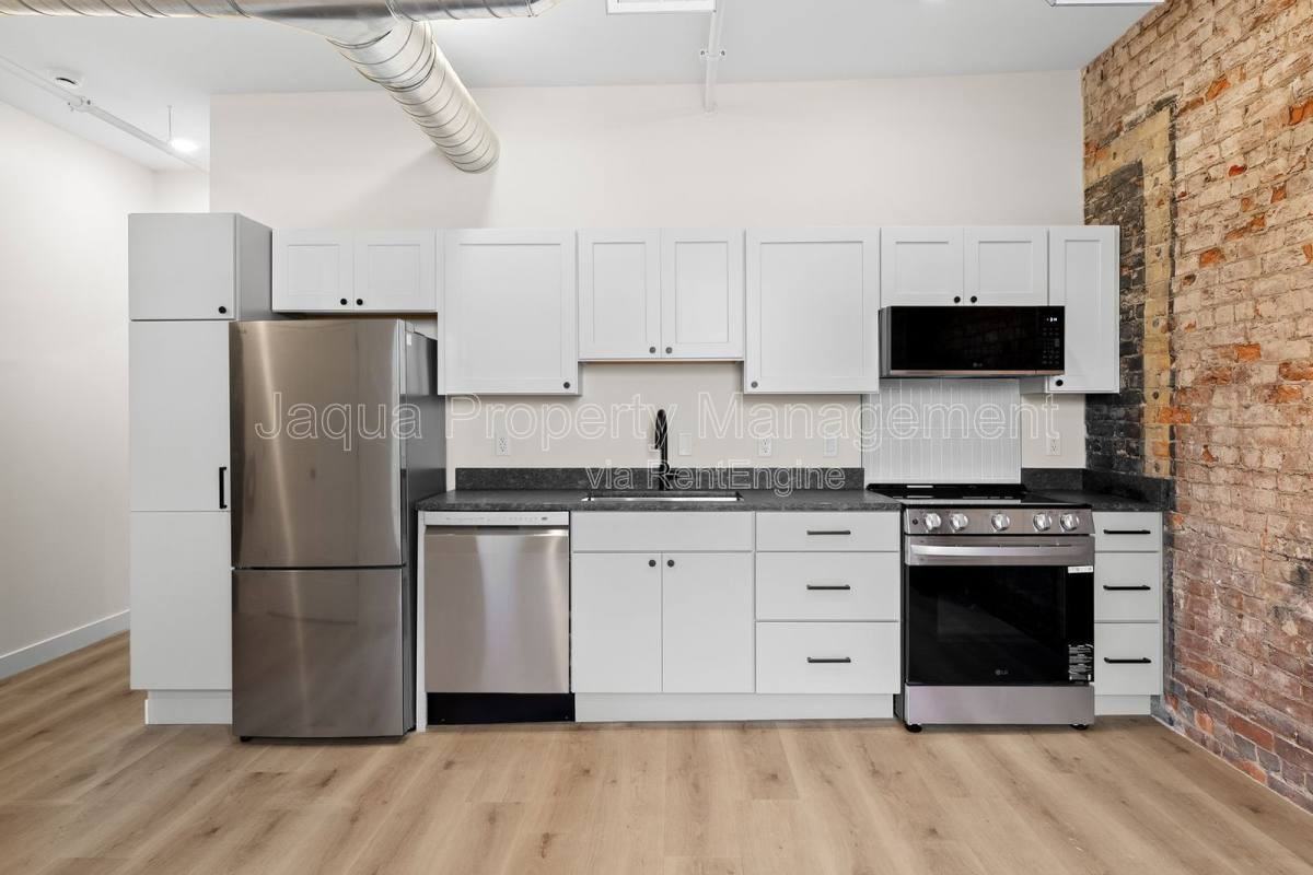 266 E Michigan Ave #303 - Photo 7 of 10