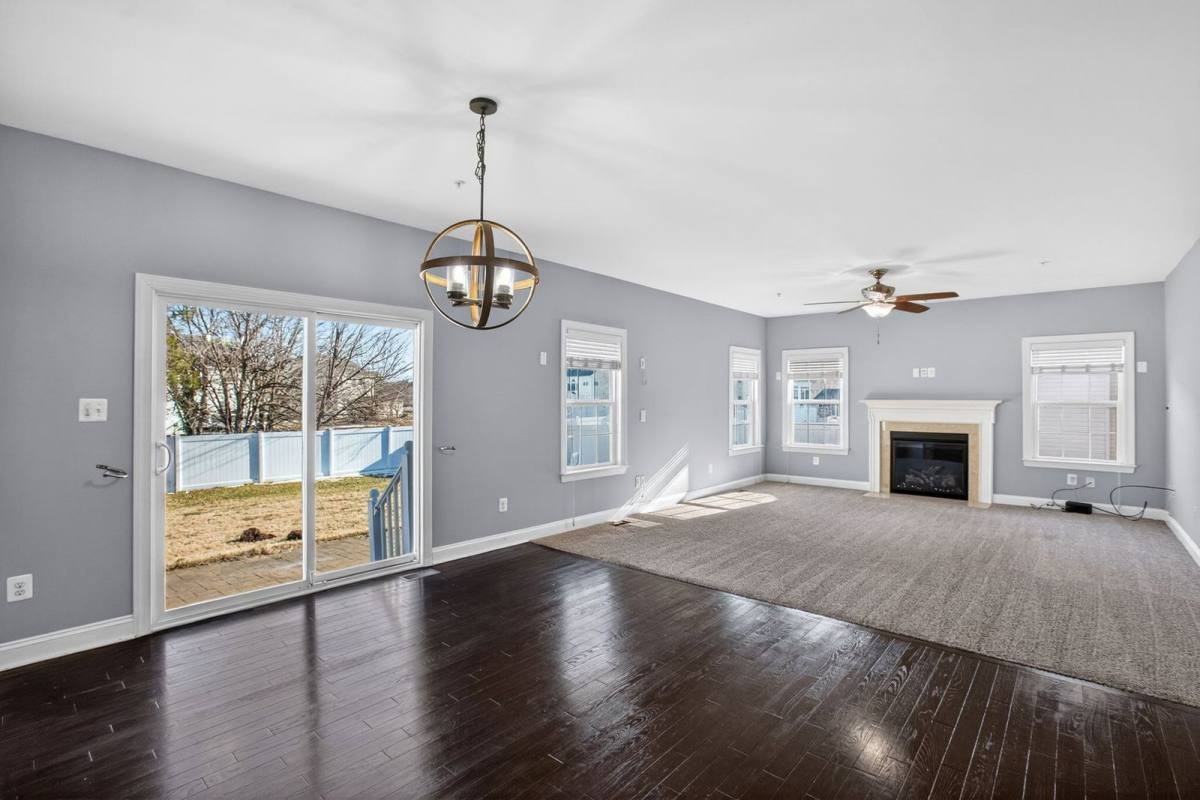 46809 Shelton Dr - Photo 2 of 10