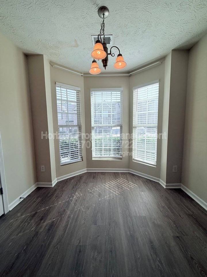 2863 Creek Bottom Ct - Photo 2 of 10