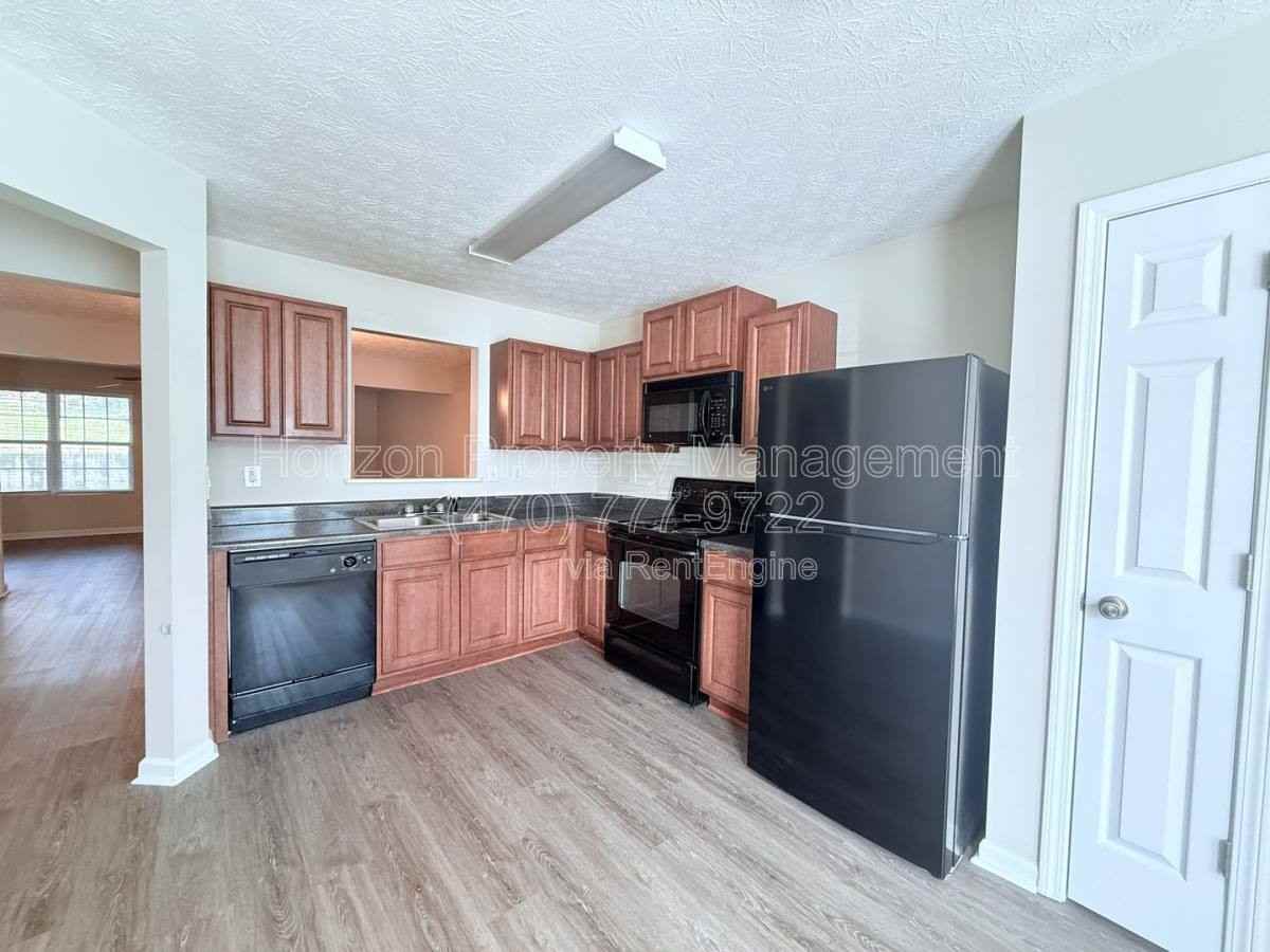 2863 Creek Bottom Ct - Photo 3 of 10