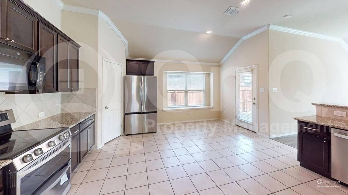 5117 Texana Dr - Photo 3 of 10