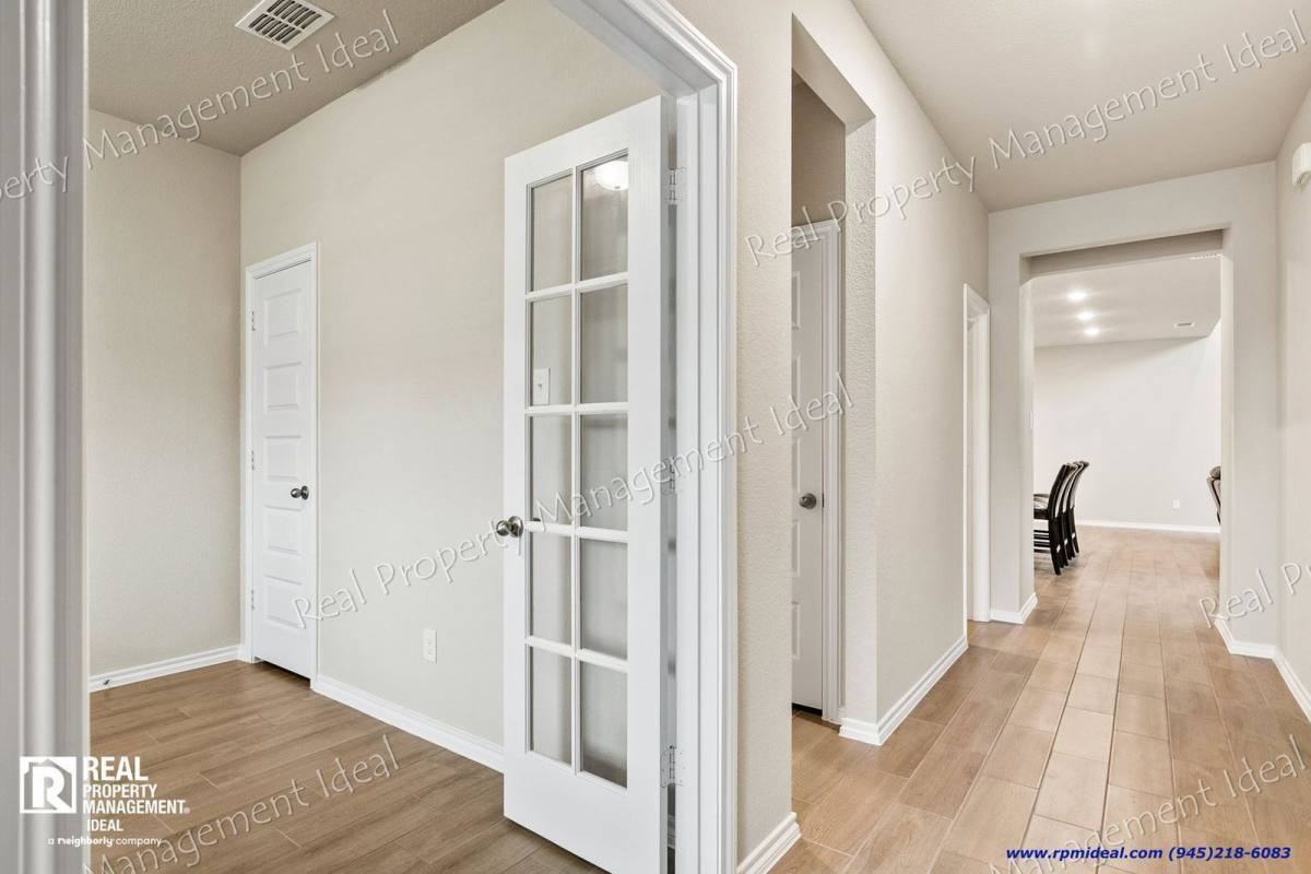 2000 Plum Park - Photo 2 of 10