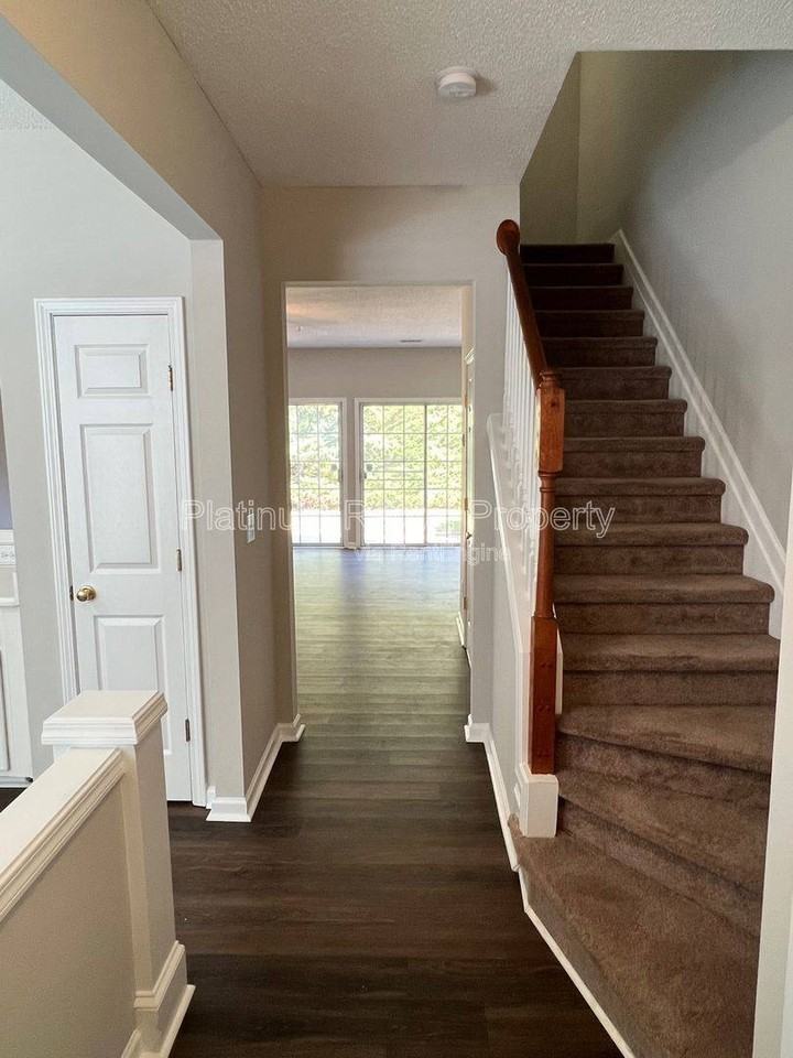 1030 Kilmington Ct - Photo 3 of 10