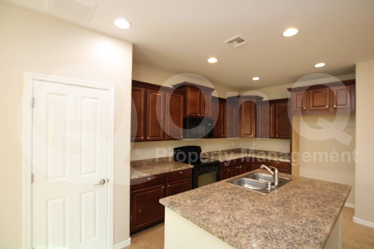 1159 E Sourwood Dr - Photo 2 of 10