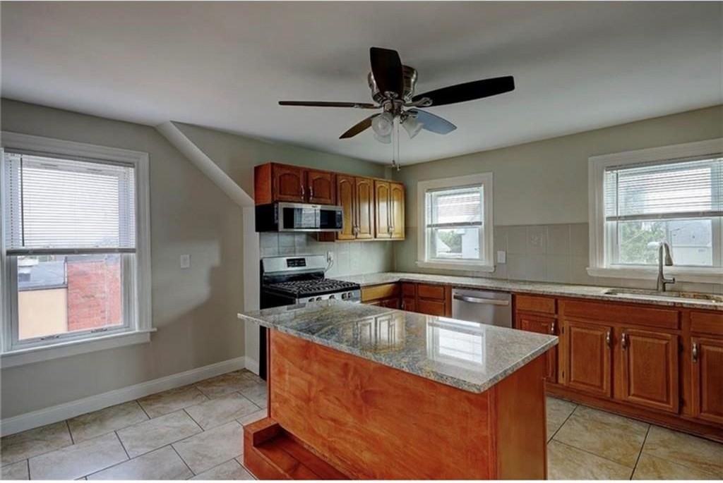 64 Lyon Ave - Photo 5 of 9