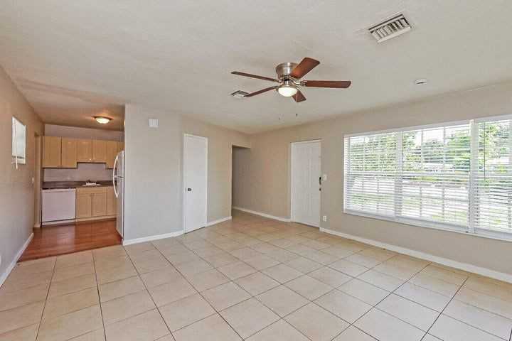 1107 Nw 15th St - Photo 3 of 13