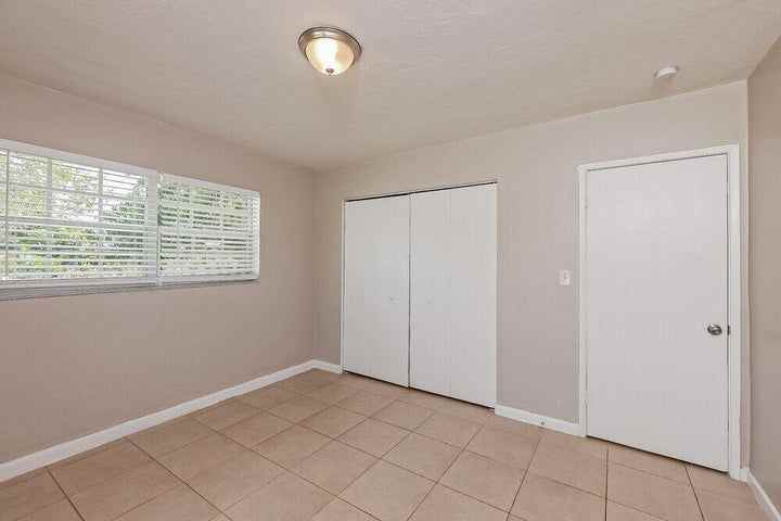 1107 Nw 15th St - Photo 6 of 13