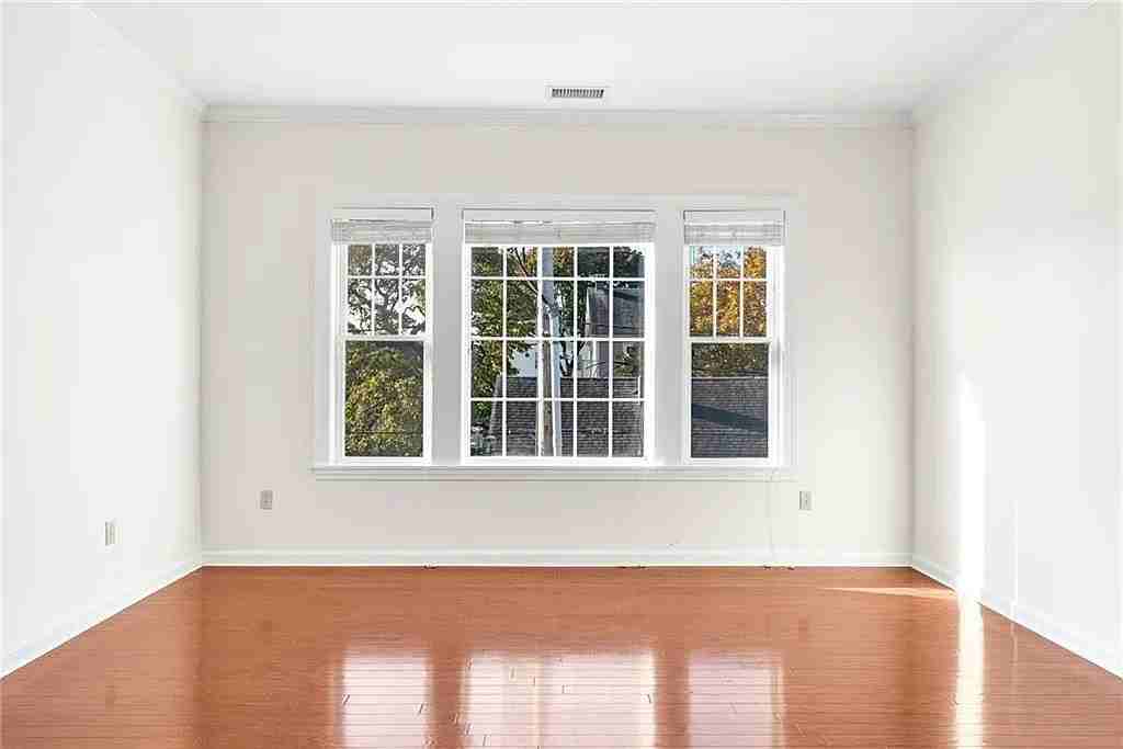 600 N Broadway - Photo 3 of 10