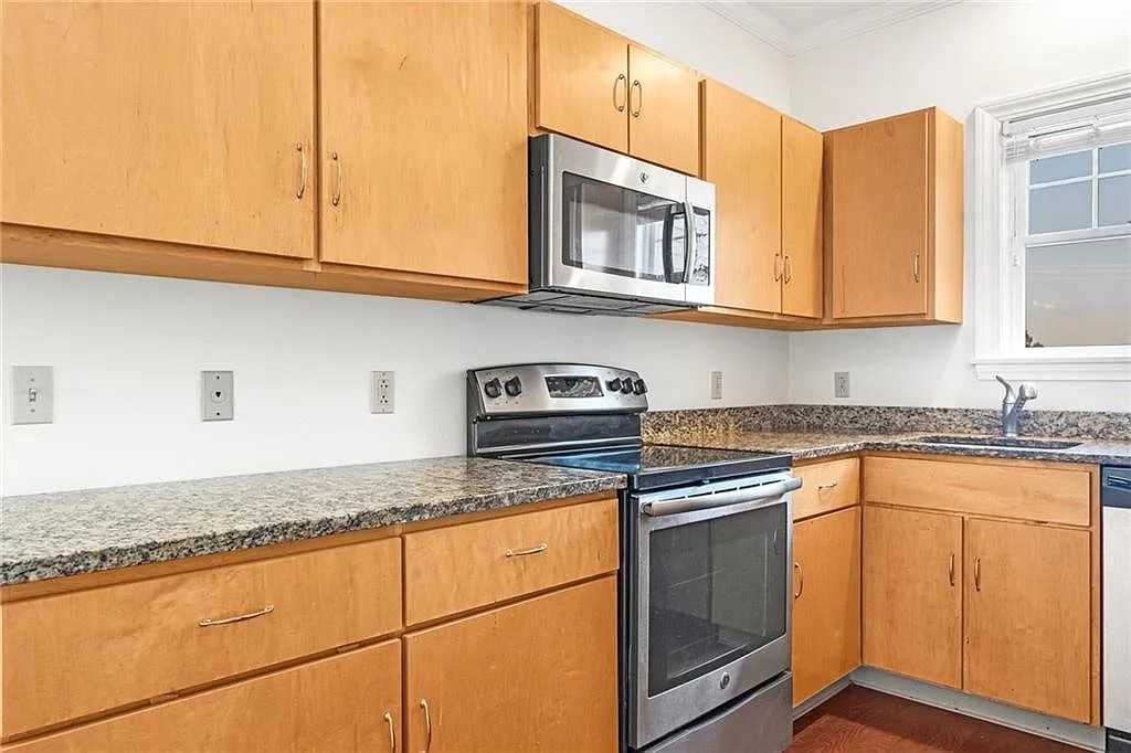 600 N Broadway - Photo 5 of 10