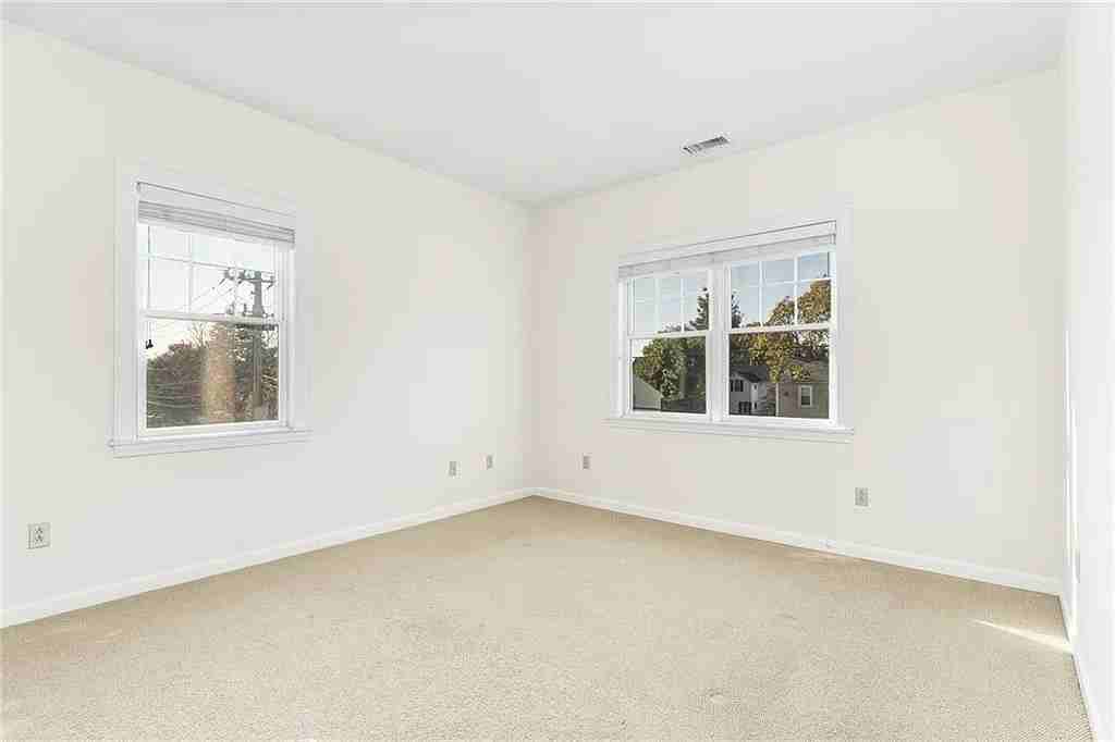 600 N Broadway - Photo 6 of 10