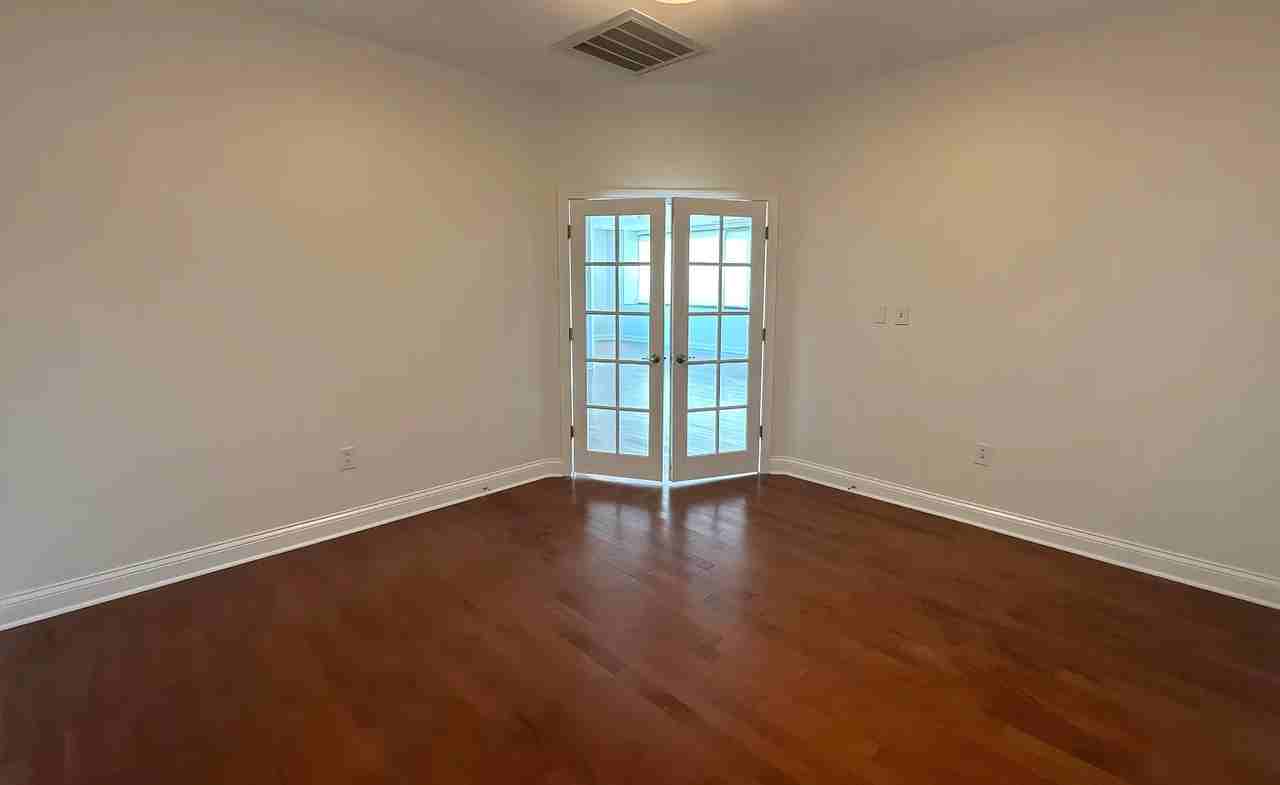 225 N New Jersey St - Photo 5 of 11