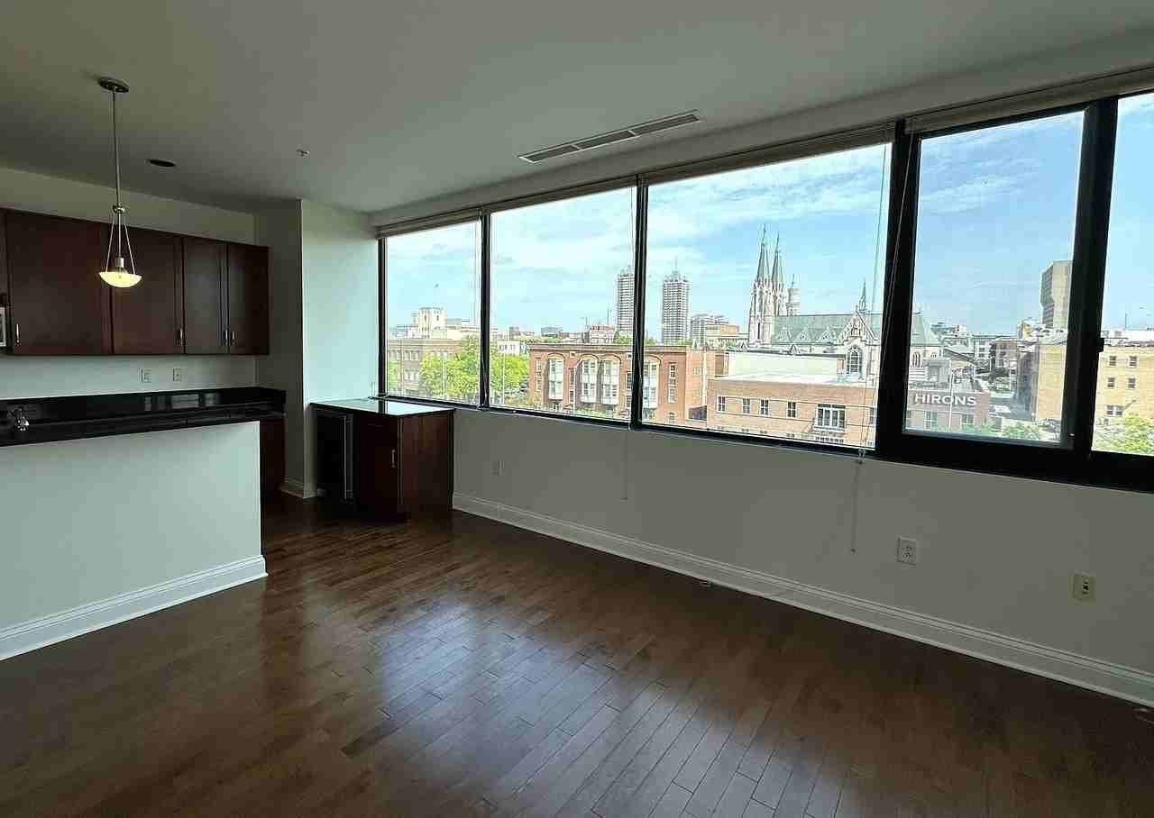 225 N New Jersey St - Photo 7 of 11