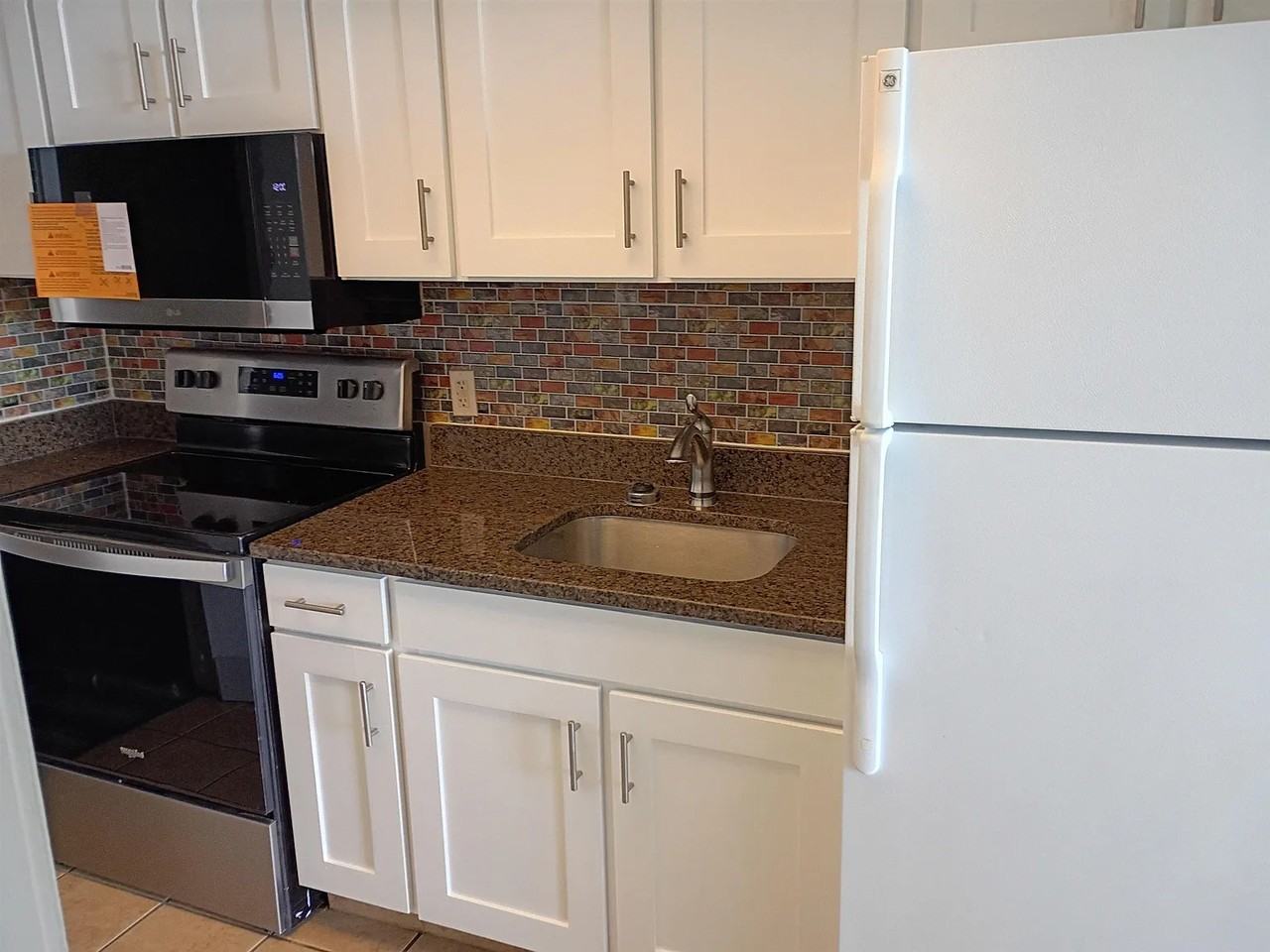 1105 S Ocean Blvd - Photo 4 of 6