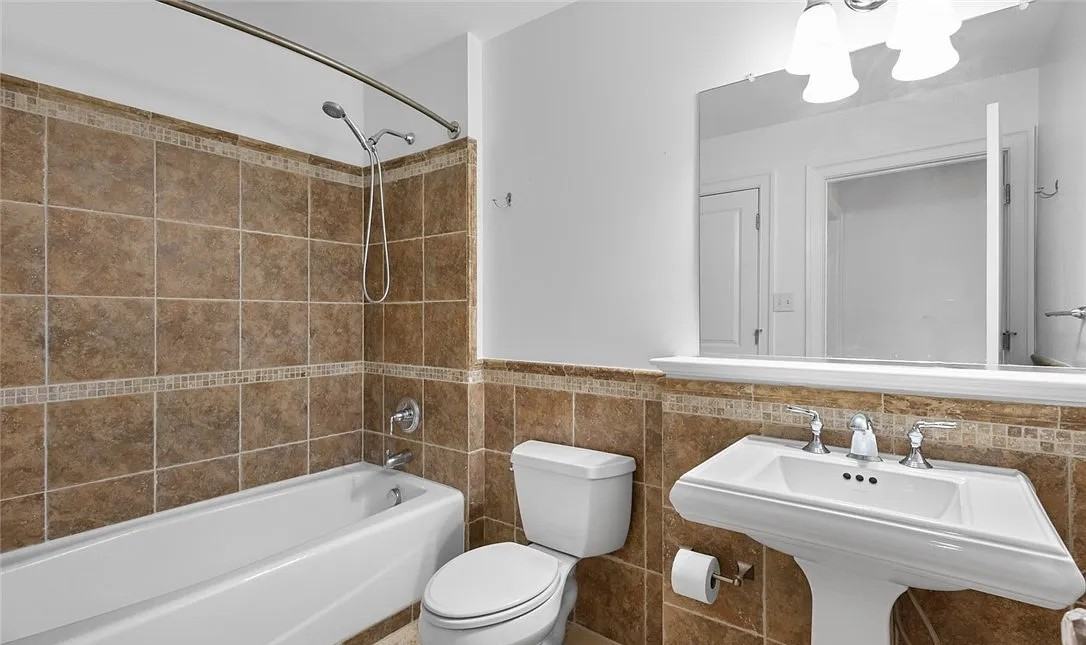 1350 Westwood Ave - Photo 5 of 11