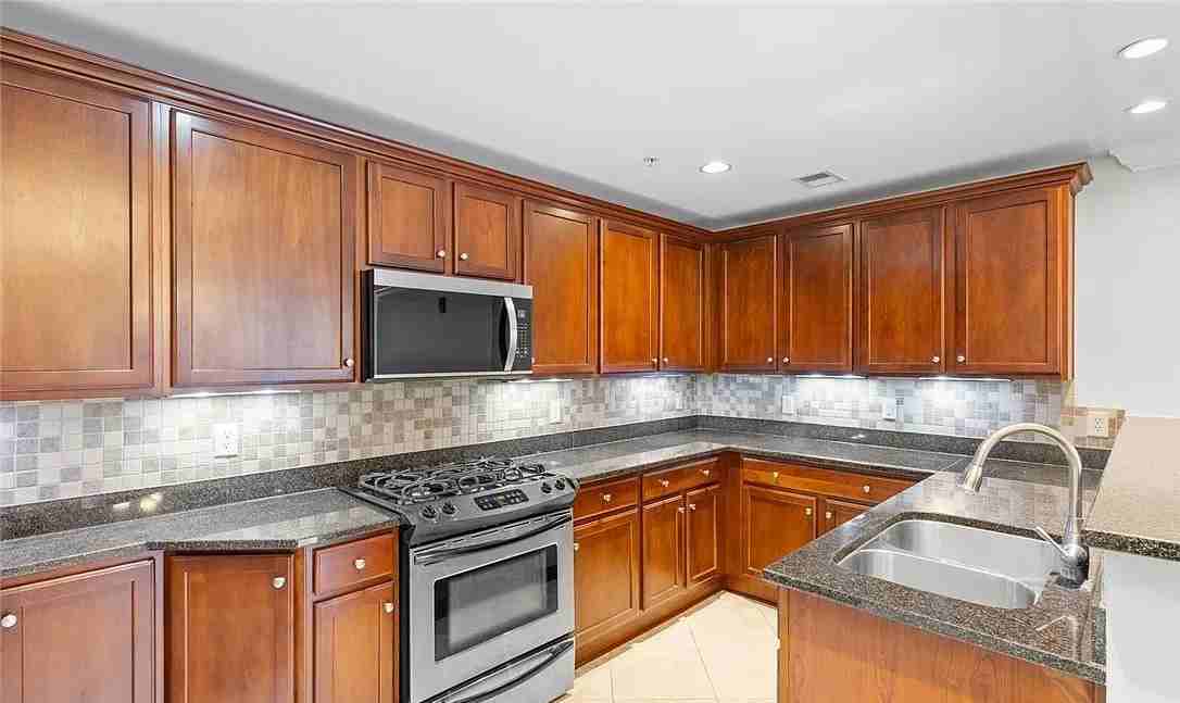 1350 Westwood Ave - Photo 7 of 11