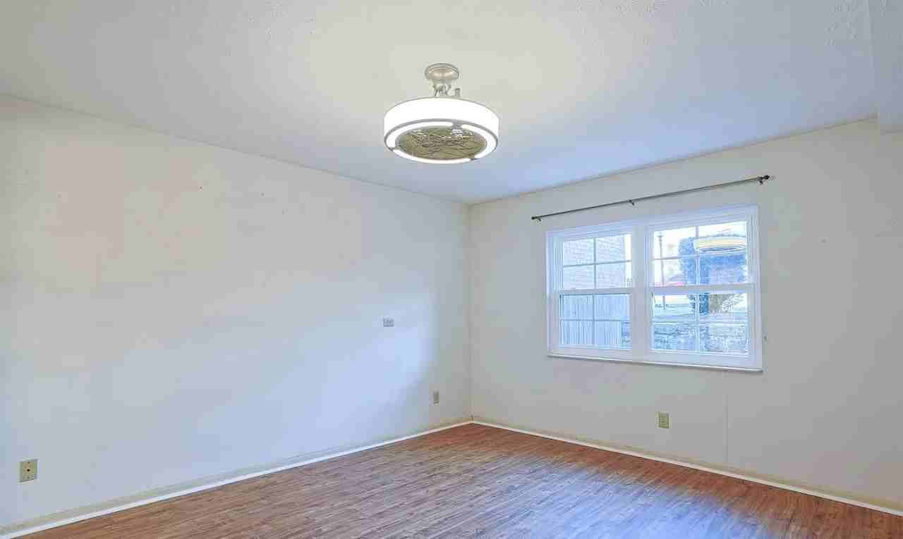 3211 Heritage Square Dr - Photo 4 of 8