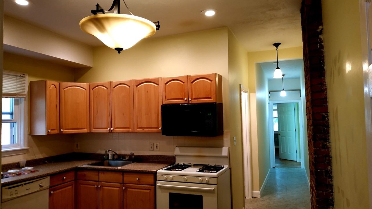 167 Windsor St #169-1 - Photo 6 of 18