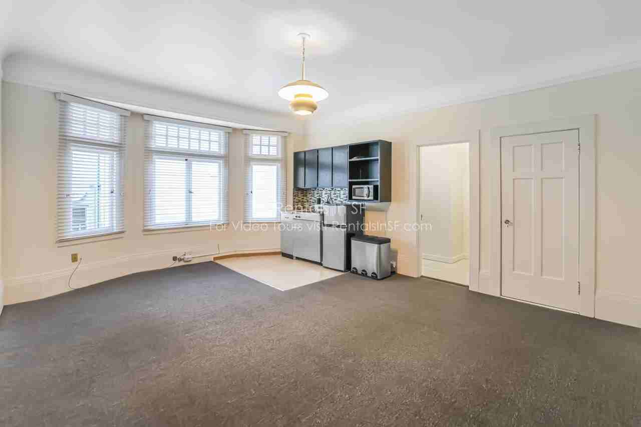 270 10th Ave #4 - Photo 4 of 9