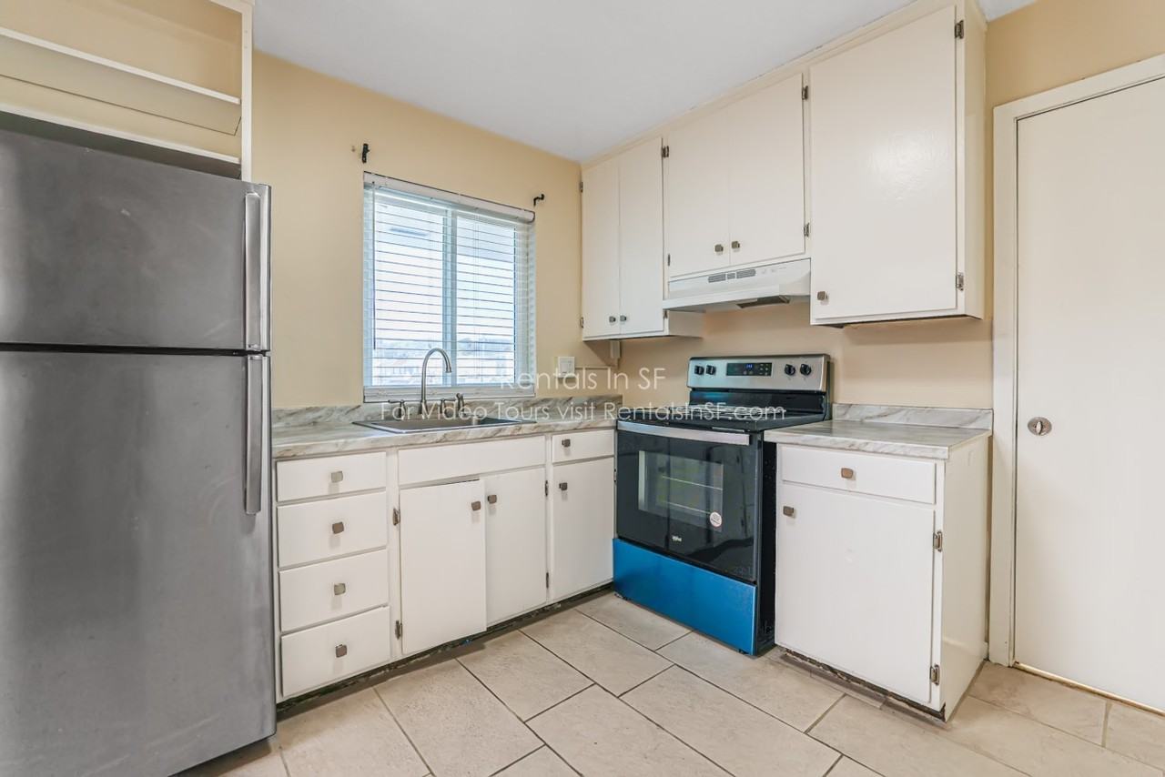 1323 47th Ave #4 - Photo 3 of 12