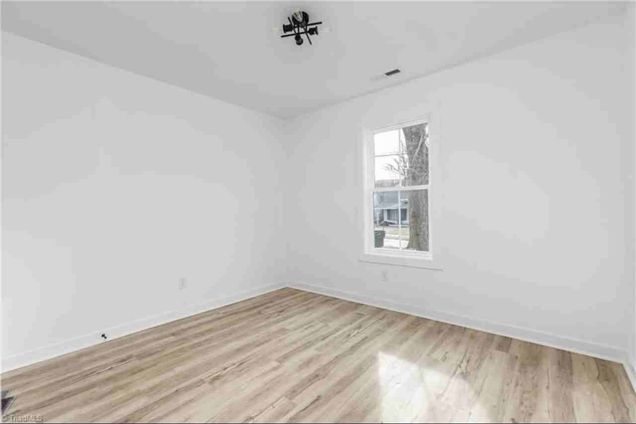 701 E Commerce Ave #NA - Photo 7 of 16