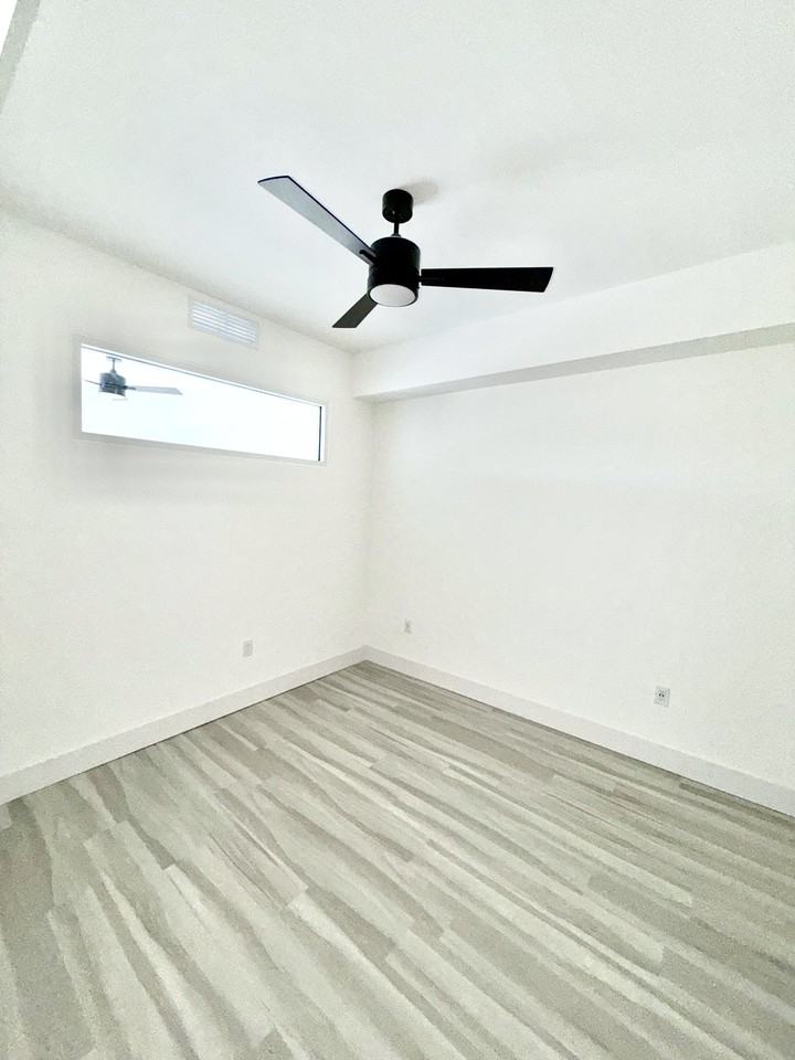 2335 Ne Miami Gardens Dr #400 - Photo 4 of 11