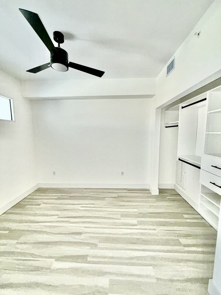 2335 Ne Miami Gardens Dr #400 - Photo 5 of 11