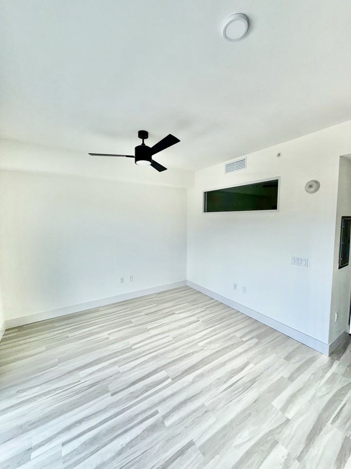 2335 Ne Miami Gardens Dr #400 - Photo 7 of 11