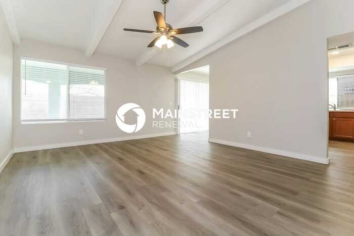 7527 W Elm St - Photo 4 of 16