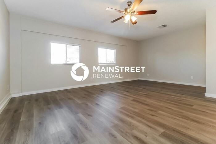 7527 W Elm St - Photo 7 of 16
