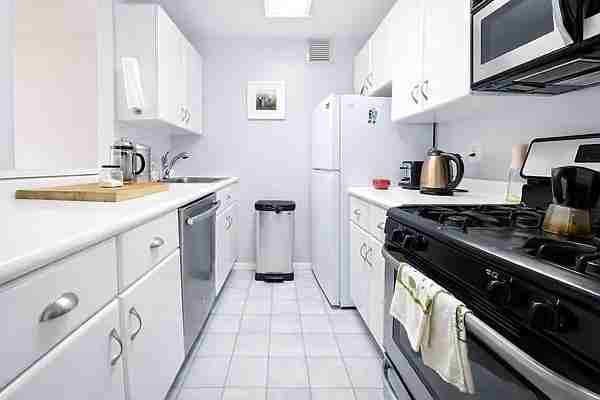 W 19th St #8E - Photo 3 of 7